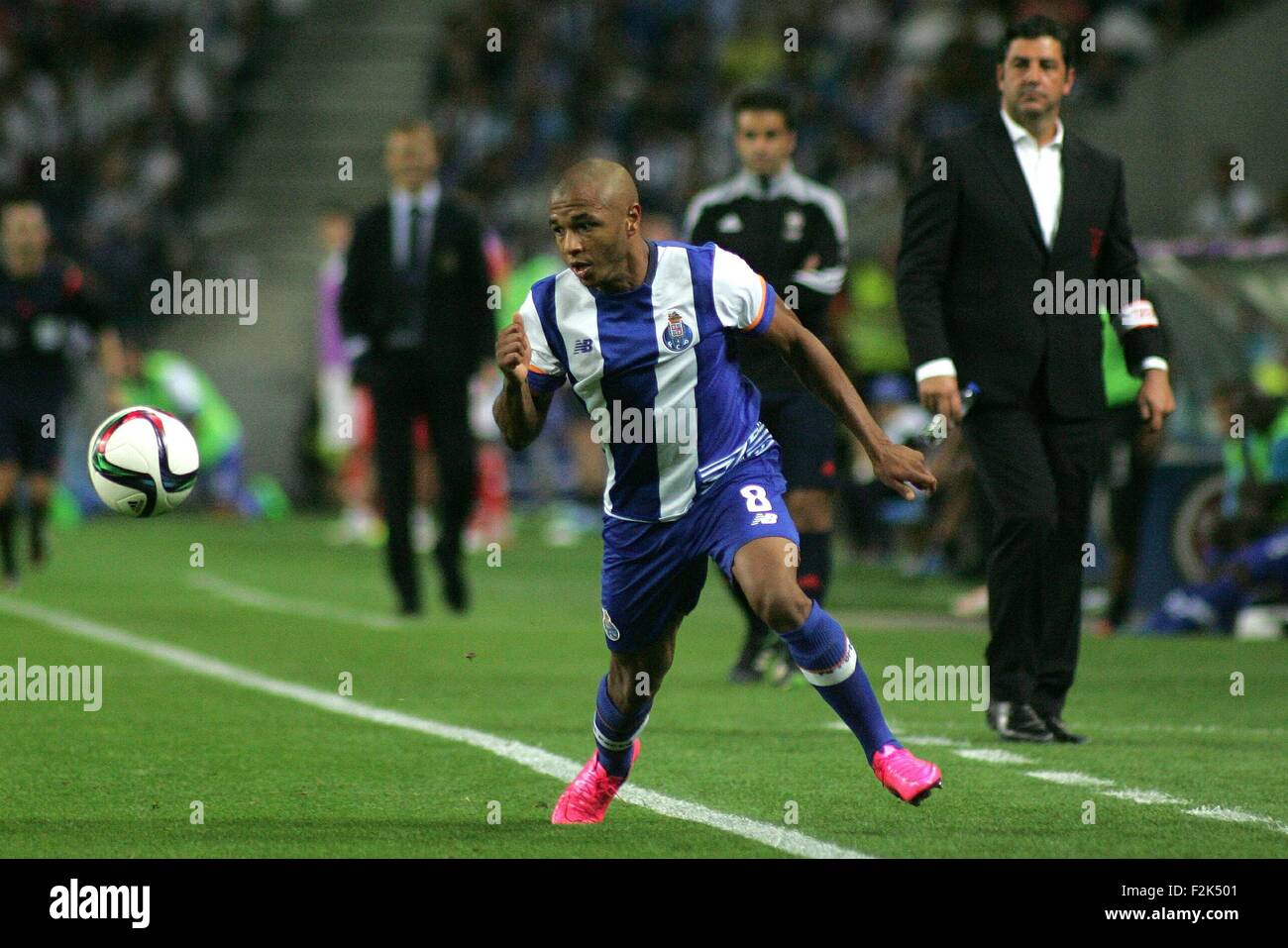 Porto, Portogallo. Xx Settembre, 2015. Brahimi (FC Porto) in azione durante il portoghese Soccer League tra il Futebol Clube do Porto e lo Sport Lisboa e Benfica al Estadio do Dragao di Oporto, OPO. Helder Sousa/CSM/Alamy Live News Foto Stock