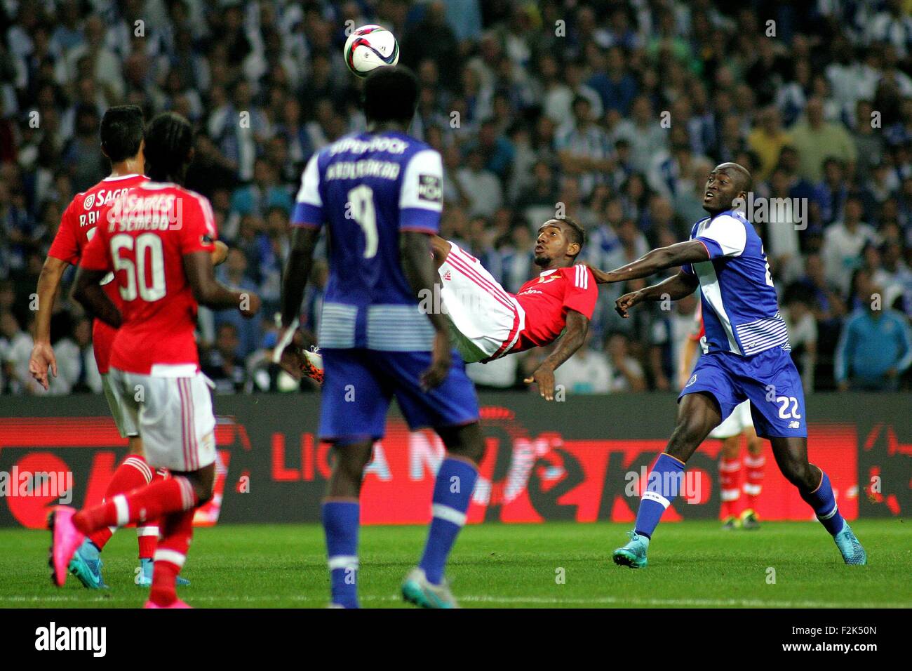 Porto, Portogallo. Xx Settembre, 2015. Talisca (SL Benfica) in azione durante il portoghese Soccer League tra il Futebol Clube do Porto e lo Sport Lisboa e Benfica al Estadio do Dragao di Oporto, OPO. Helder Sousa/CSM/Alamy Live News Foto Stock
