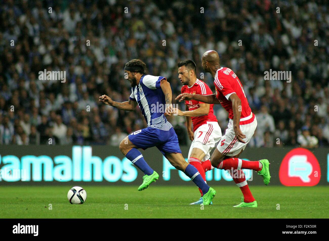 Porto, Portogallo. Xx Settembre, 2015. Osvaldo (FC Porto) in azione durante il portoghese Soccer League tra il Futebol Clube do Porto e lo Sport Lisboa e Benfica al Estadio do Dragao di Oporto, OPO. Helder Sousa/CSM/Alamy Live News Foto Stock