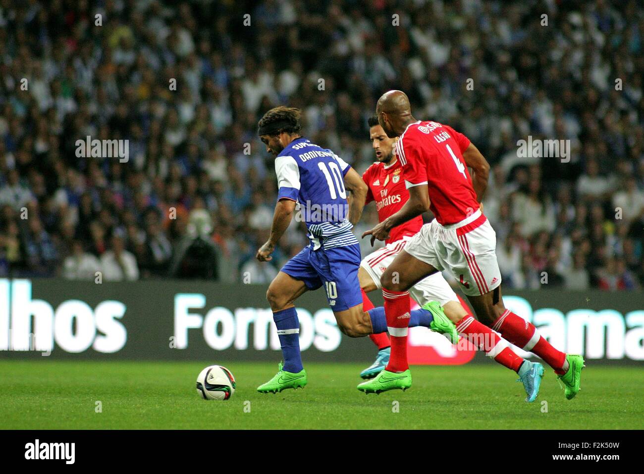Porto, Portogallo. Xx Settembre, 2015. Osvaldo (FC Porto) in azione durante il portoghese Soccer League tra il Futebol Clube do Porto e lo Sport Lisboa e Benfica al Estadio do Dragao di Oporto, OPO. Helder Sousa/CSM/Alamy Live News Foto Stock