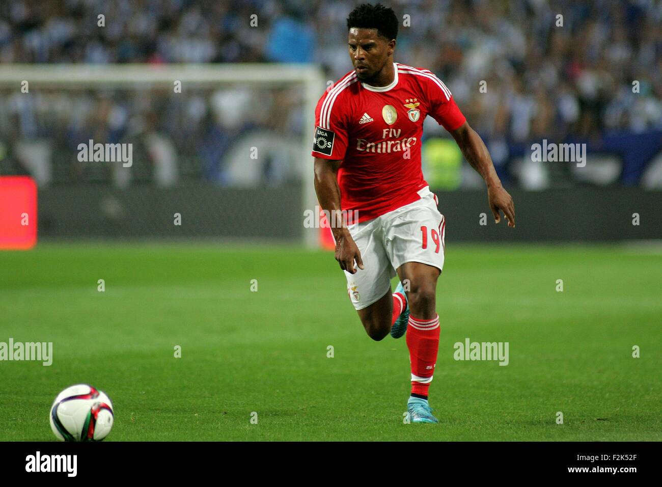 Porto, Portogallo. Xx Settembre, 2015. Eliseu (SL Benfica) in azione durante il portoghese Soccer League tra il Futebol Clube do Porto e lo Sport Lisboa e Benfica al Estadio do Dragao di Oporto, OPO. Helder Sousa/CSM/Alamy Live News Foto Stock