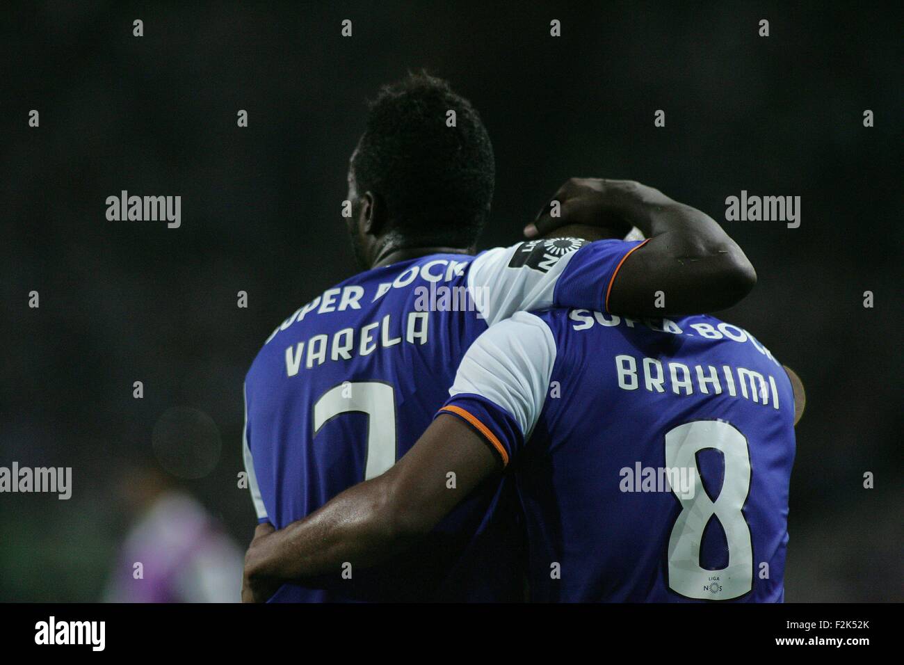 Porto, Portogallo. Xx Settembre, 2015. Varela e Brahimi (FC Porto) in azione durante il portoghese Soccer League tra il Futebol Clube do Porto e lo Sport Lisboa e Benfica al Estadio do Dragao di Oporto, OPO. Helder Sousa/CSM/Alamy Live News Foto Stock