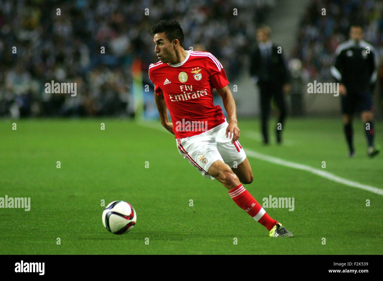 Porto, Portogallo. Xx Settembre, 2015. Nico Gaitan (SL Benfica) in azione durante il portoghese Soccer League tra il Futebol Clube do Porto e lo Sport Lisboa e Benfica al Estadio do Dragao di Oporto, OPO. Helder Sousa/CSM/Alamy Live News Foto Stock