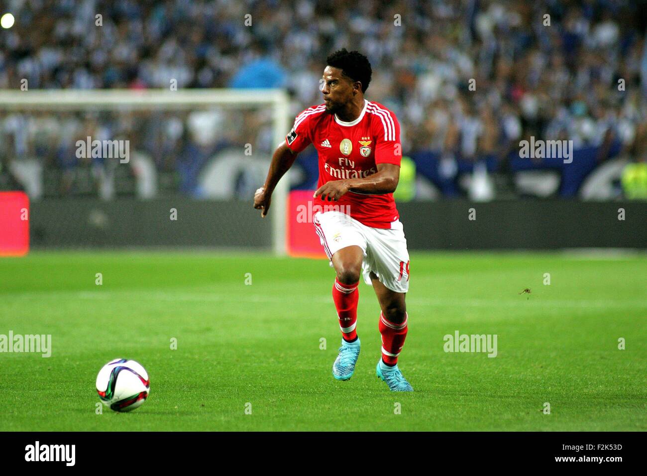 Porto, Portogallo. Xx Settembre, 2015. Eliseu (SL Benfica) in azione durante il portoghese Soccer League tra il Futebol Clube do Porto e lo Sport Lisboa e Benfica al Estadio do Dragao di Oporto, OPO. Helder Sousa/CSM/Alamy Live News Foto Stock