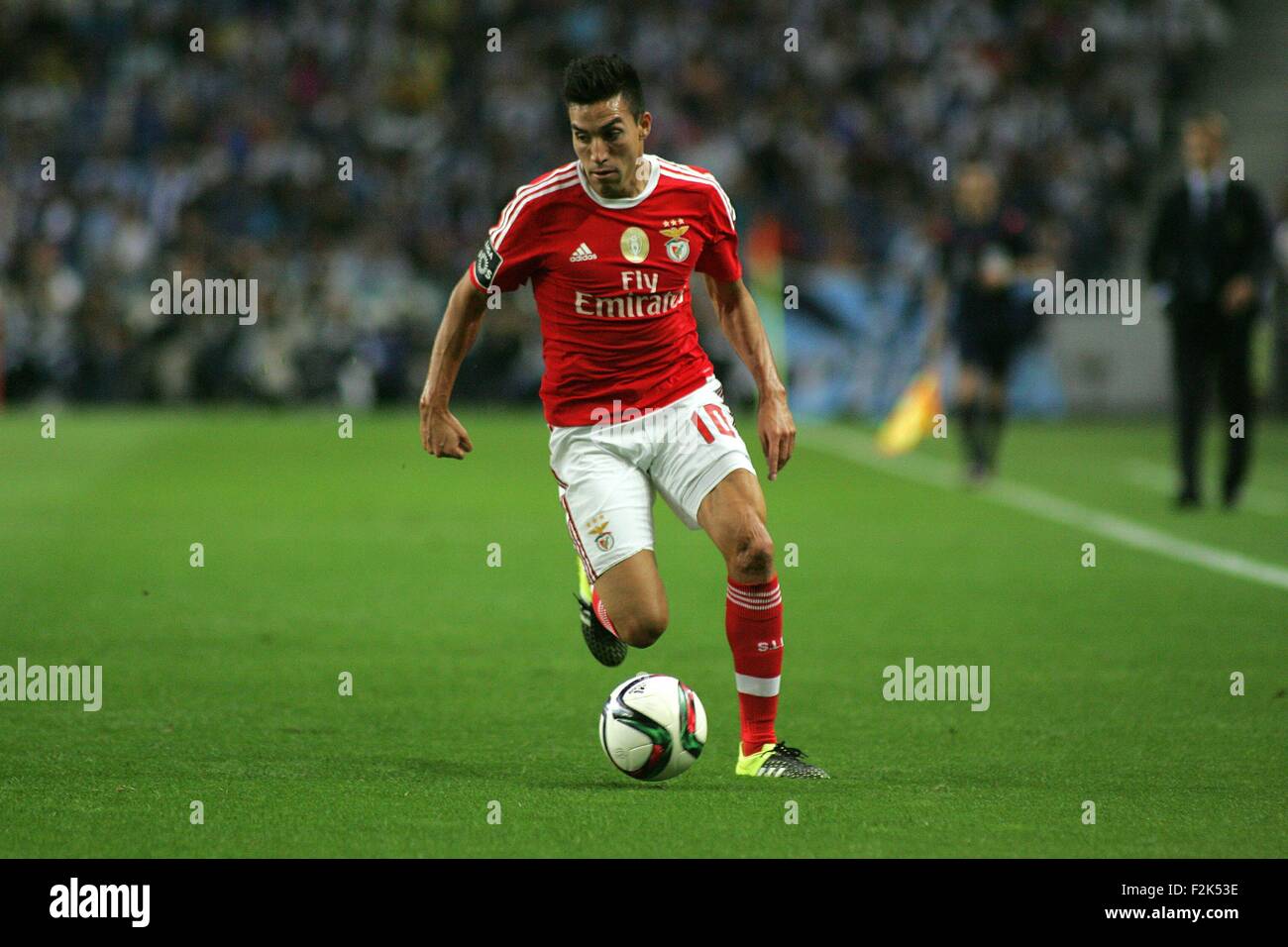 Porto, Portogallo. Xx Settembre, 2015. Nico Gaitan (SL Benfica) in azione durante il portoghese Soccer League tra il Futebol Clube do Porto e lo Sport Lisboa e Benfica al Estadio do Dragao di Oporto, OPO. Helder Sousa/CSM/Alamy Live News Foto Stock
