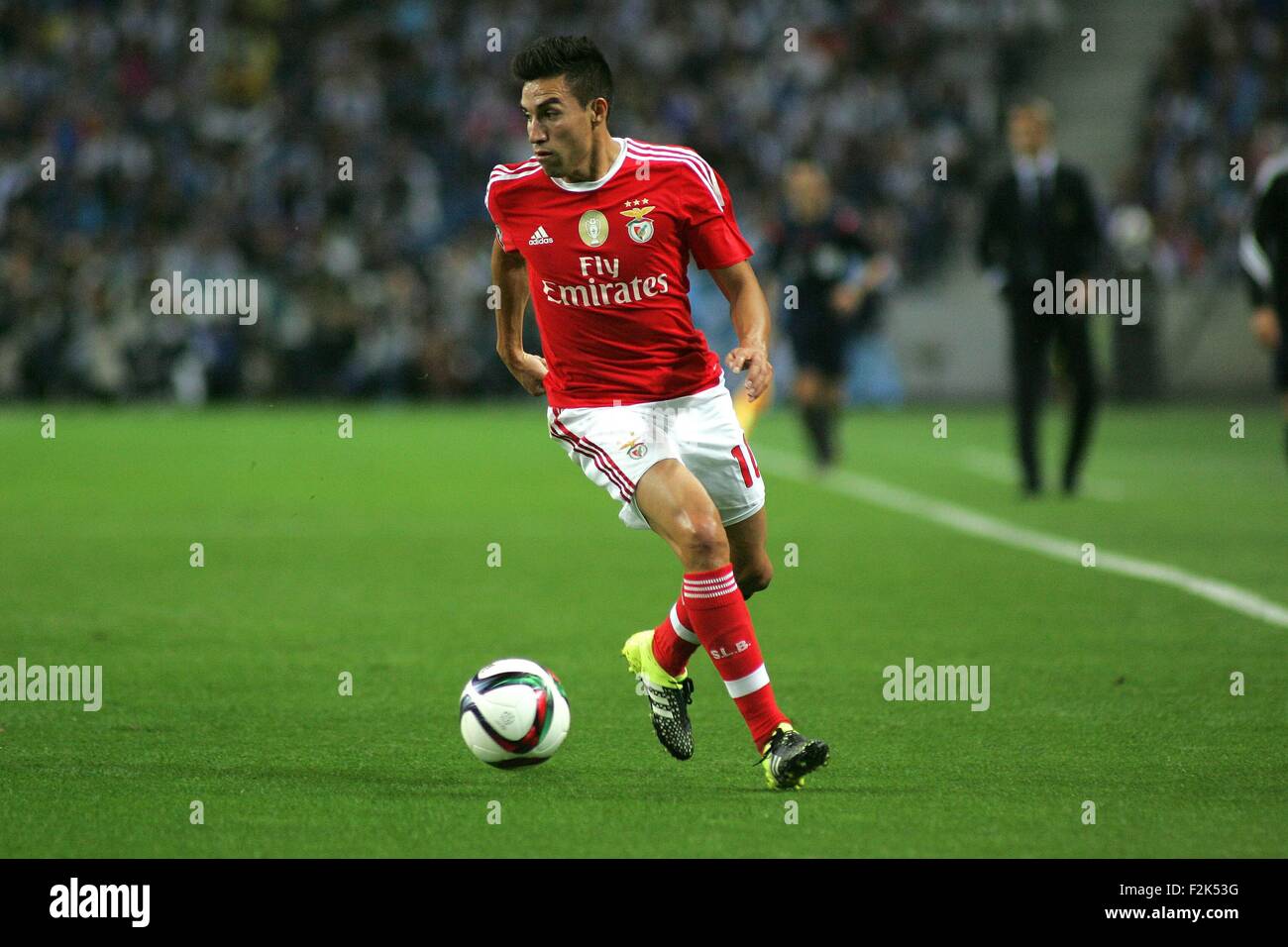 Porto, Portogallo. Xx Settembre, 2015. Nico Gaitan (SL Benfica) in azione durante il portoghese Soccer League tra il Futebol Clube do Porto e lo Sport Lisboa e Benfica al Estadio do Dragao di Oporto, OPO. Helder Sousa/CSM/Alamy Live News Foto Stock