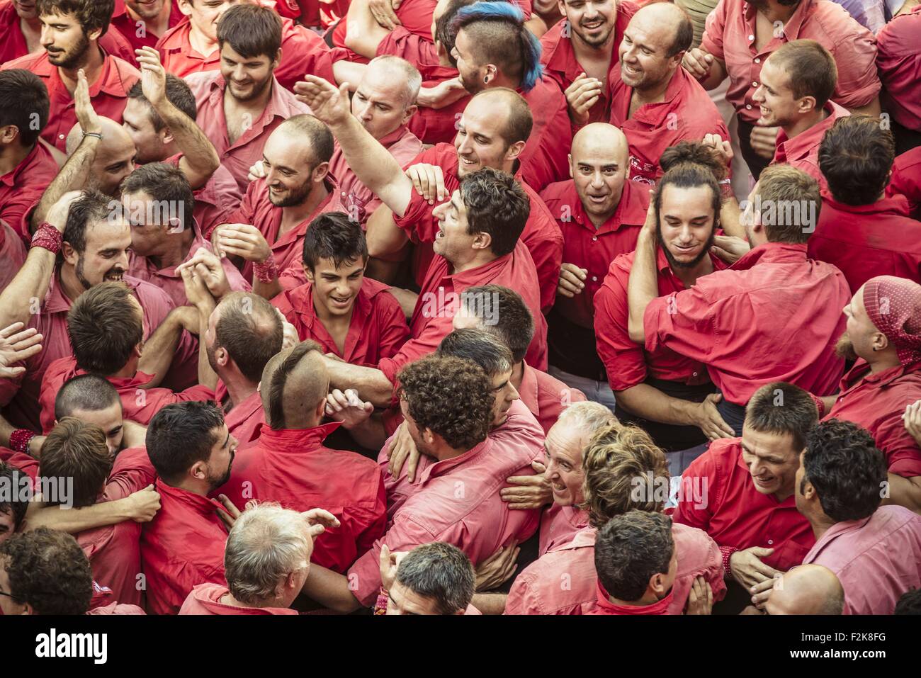 Barcellona, in Catalogna, Spagna. Xx Settembre, 2015. Il 'Colla Joves Xiquets de Valls" celebrare una torre umana durante il festival della città "La Merce 2015' di fronte al municipio di Barcellona. Credito: Matthias Oesterle/ZUMA filo/Alamy Live News Foto Stock