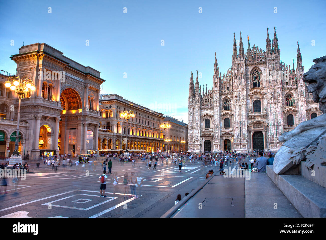 Vista della Piazza del Duomo di Milano, Italia Foto Stock
