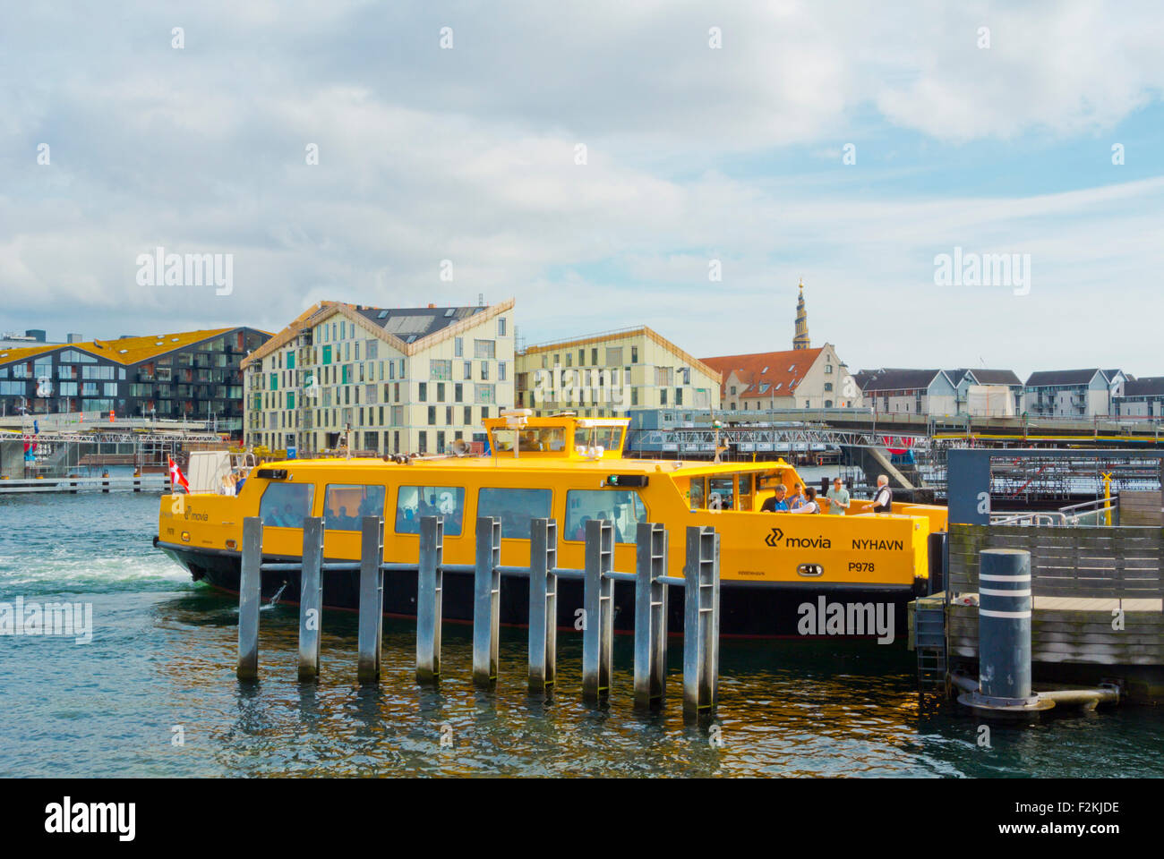 Havnebussen, vaporetto a Nyhavn stop, Copenhagen, Danimarca Foto Stock