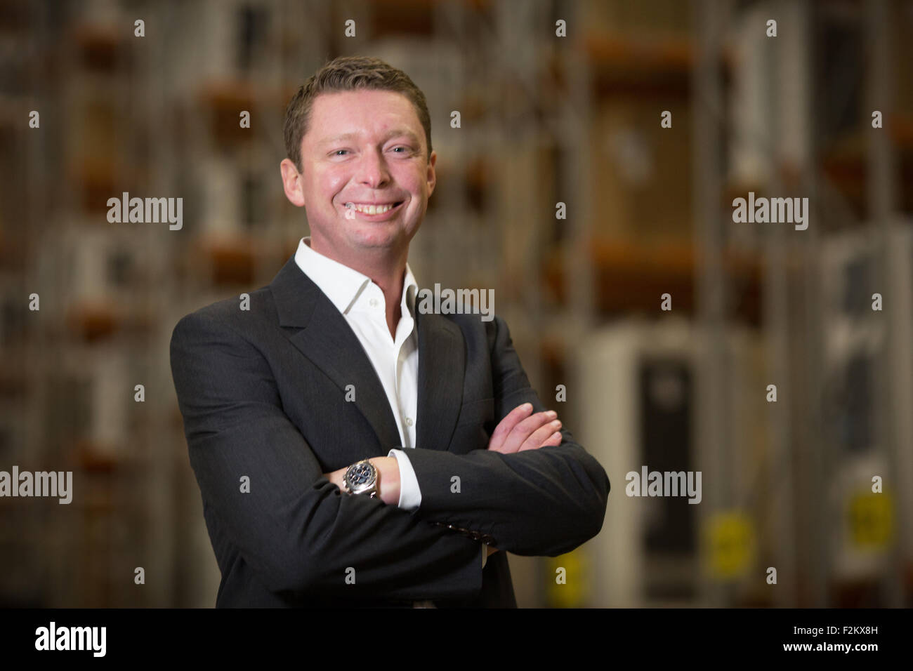 AO CEO John Roberts ritratti al Crewe Cheshire centro di distribuzione Foto Stock