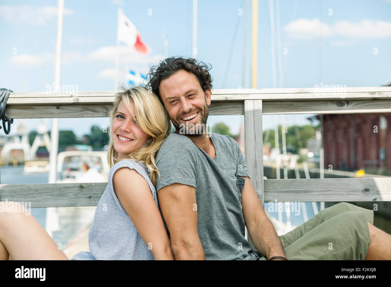 Germania, Lubecca, sorridente giovane all'aperto Foto Stock