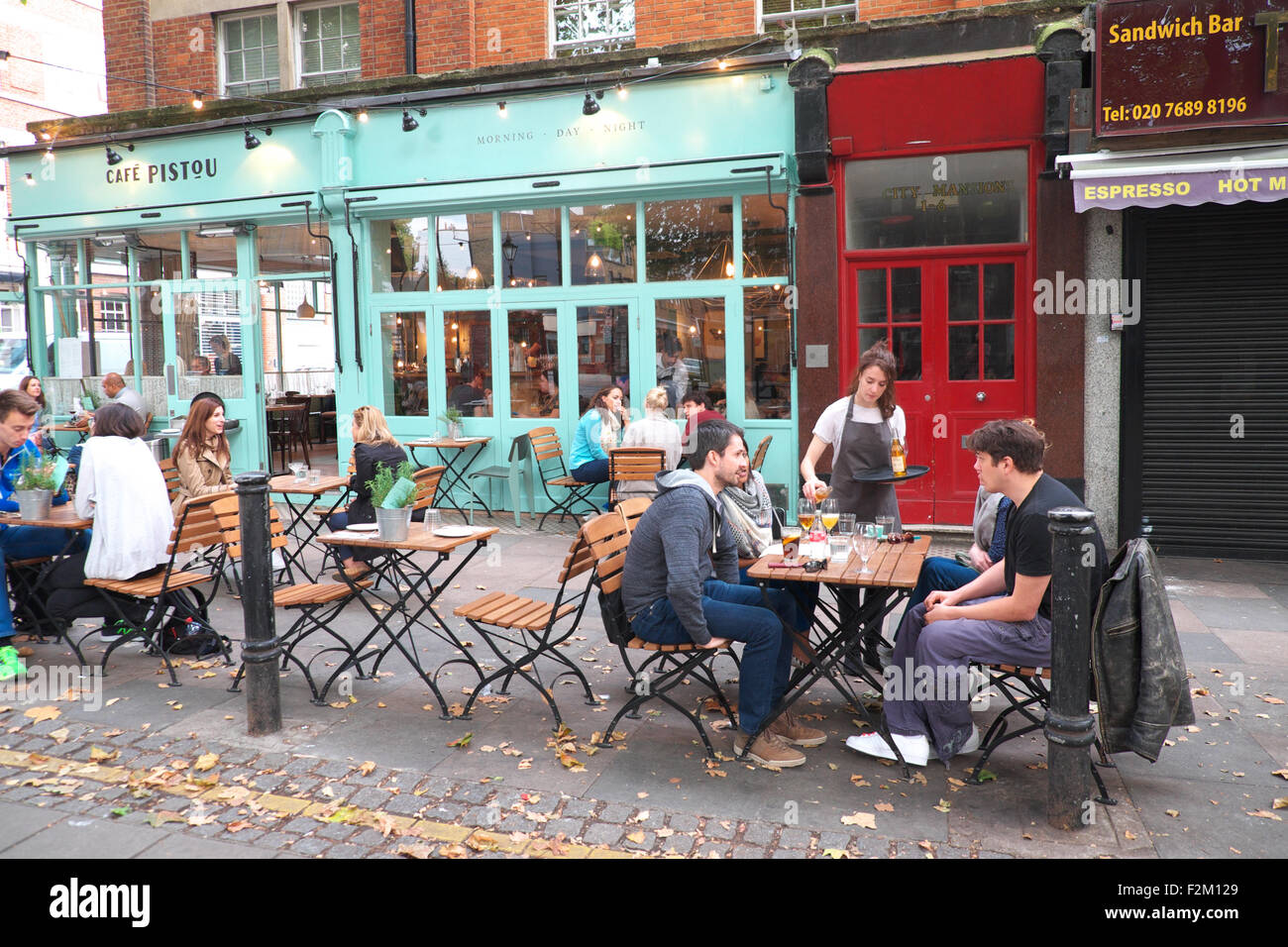 London cafe immagini e fotografie stock ad alta risoluzione - Alamy