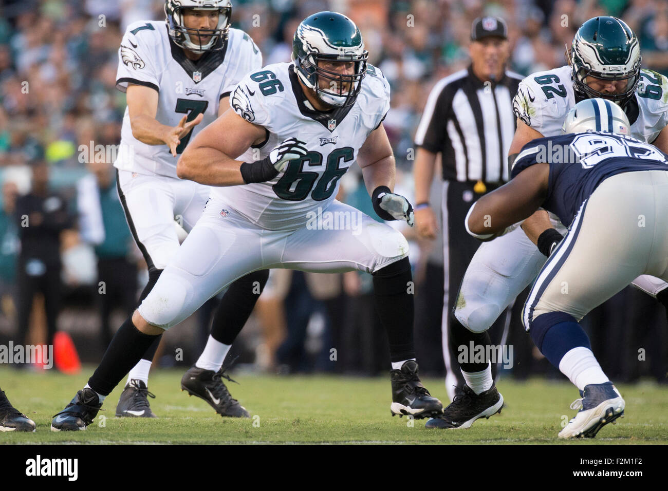 Settembre 20, 2015: Philadelphia Eagles guard Andrew Gardner (66) in azione durante il gioco di NFL tra Dallas Cowboys e Philadelphia Eagles al Lincoln Financial Field di Philadelphia, Pennsylvania. Il Dallas Cowboys ha vinto 20-10. Christopher Szagola/CSM Foto Stock