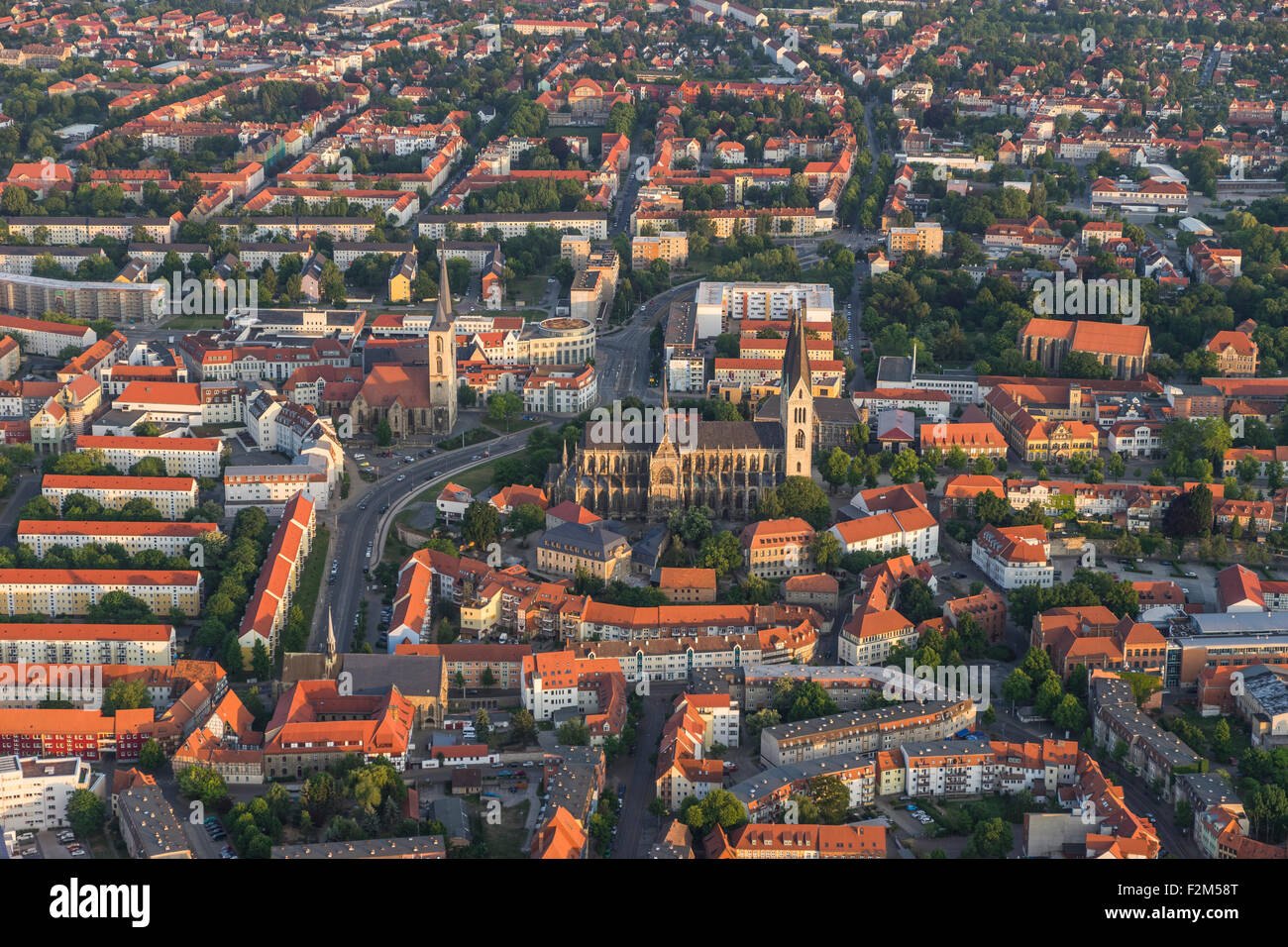 Germania, vista aerea di Halberstadt al crepuscolo serale Foto Stock