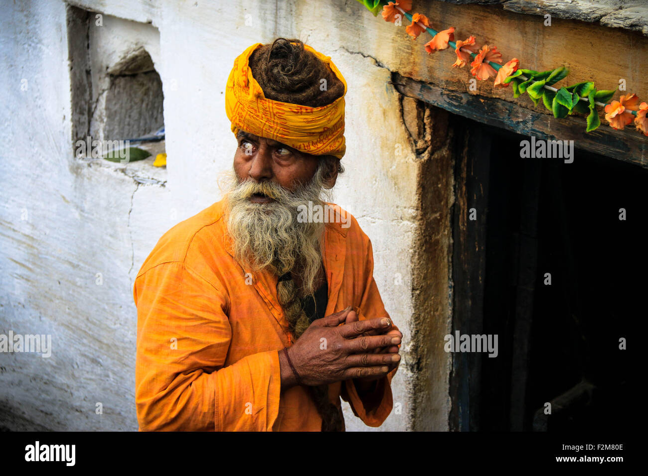 Foto scattata in India del nord mentre trekking vicino a l'Himalaya. Essi sono gli abitanti del villaggio che non sono mai stati per la città Foto Stock