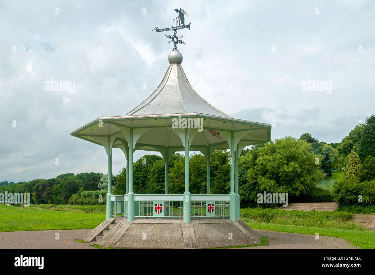 Il bandstand sul Racecourse campo sportivo riverside path, Durham City, England, Regno Unito Foto Stock