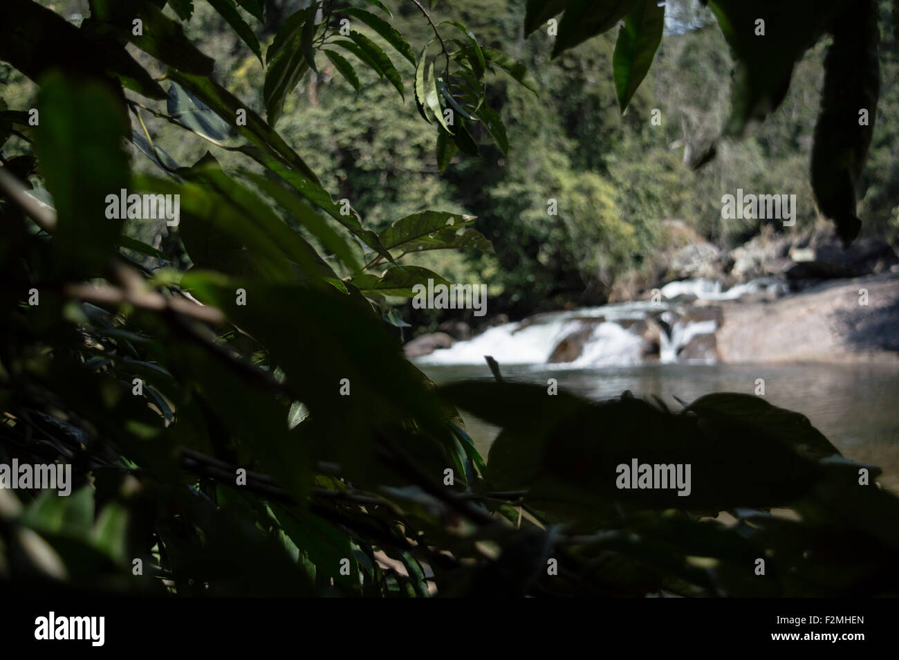 Una cascata in un posto bellissimo in Lumiar adattato Poço Feio! Foto Stock