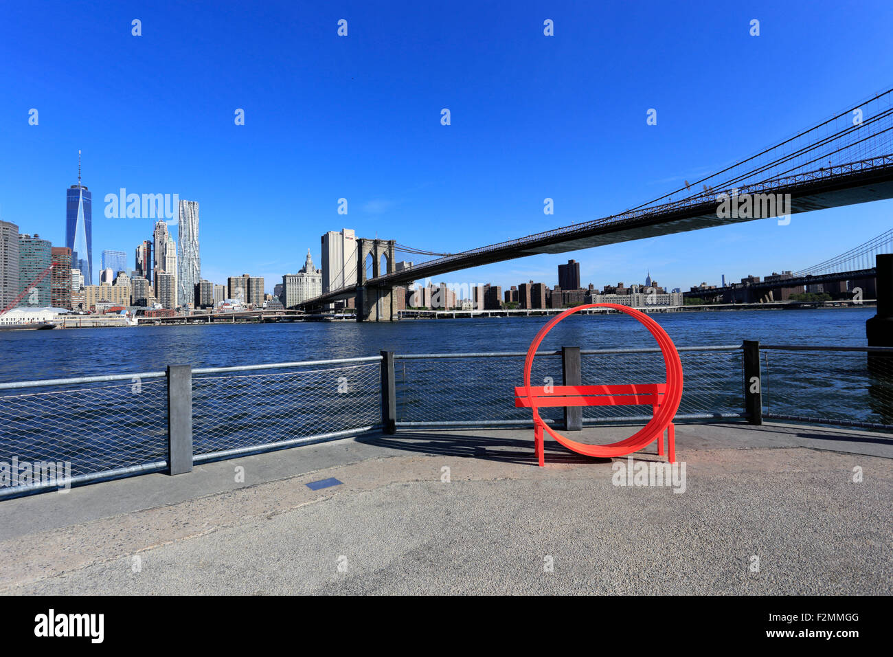 Il Ponte di Brooklyn a Fulton Landing park Brooklyn New York City Foto Stock