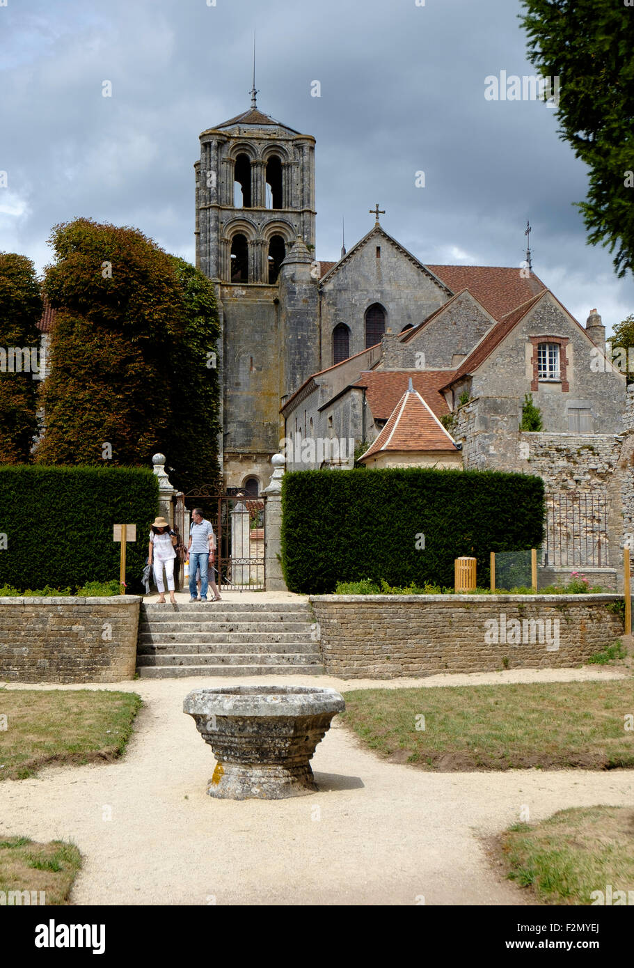 Giardini della Abbazia di Vezelay, Borgogna, Francia Foto Stock