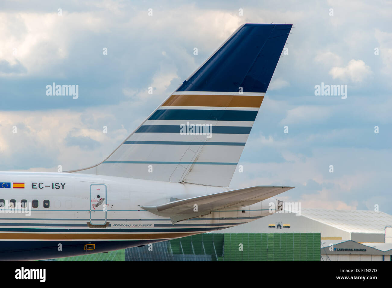MANCHESTER, Regno Unito - Agosto 07, 2015: Jet2 (Privilege Style) Boeing 757 livrea di coda all'Aeroporto di Manchester Aug 07 2015. Foto Stock