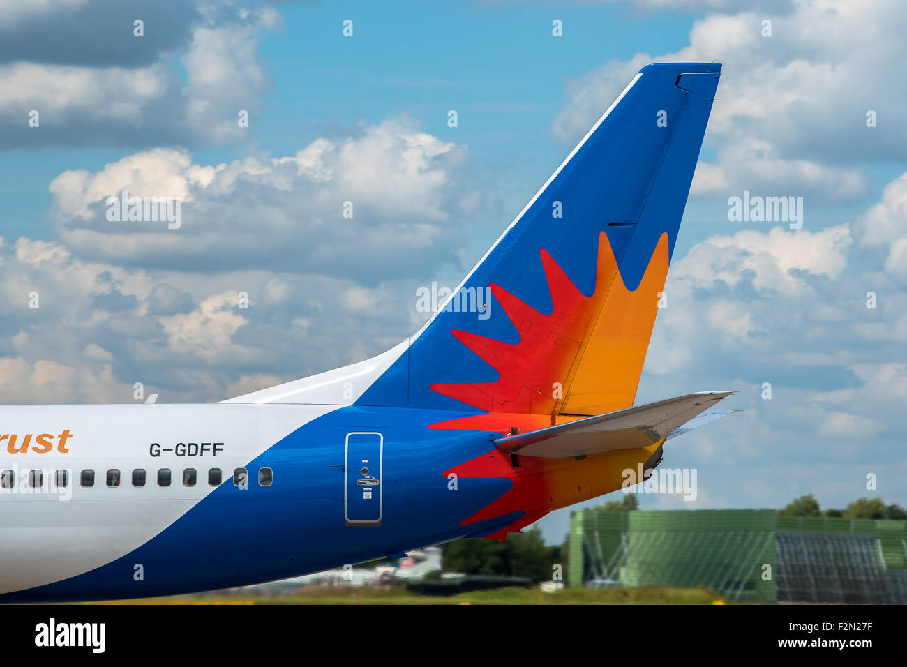 MANCHESTER, Regno Unito - Agosto 07, 2015: Jet2 Airlines Boeing 737 livrea di coda all'Aeroporto di Manchester Aug 07 2015. Foto Stock