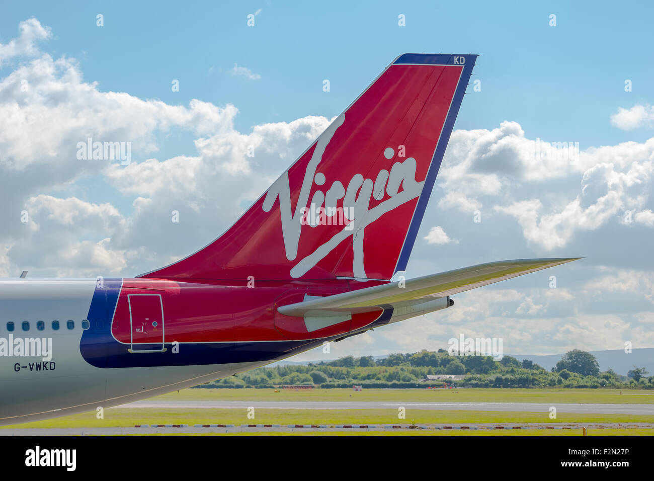 MANCHESTER, Regno Unito - Agosto 07, 2015: Virgin Atlantic Airways Airbus A340 livrea di coda all'Aeroporto di Manchester Aug 07 2015. Foto Stock