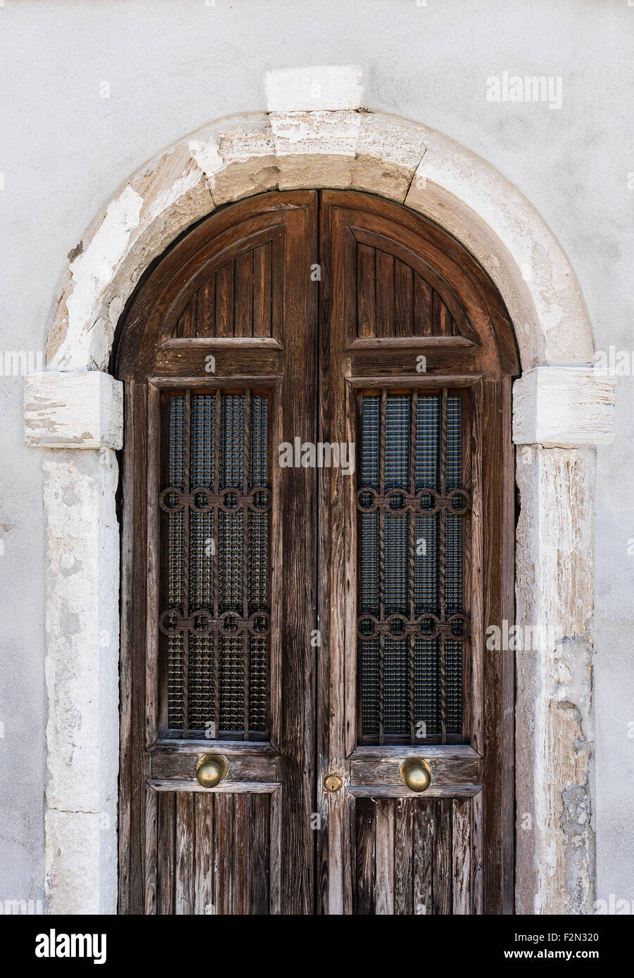 Ad arco rustica porta in legno, Murano, Venezia, Italia Foto Stock
