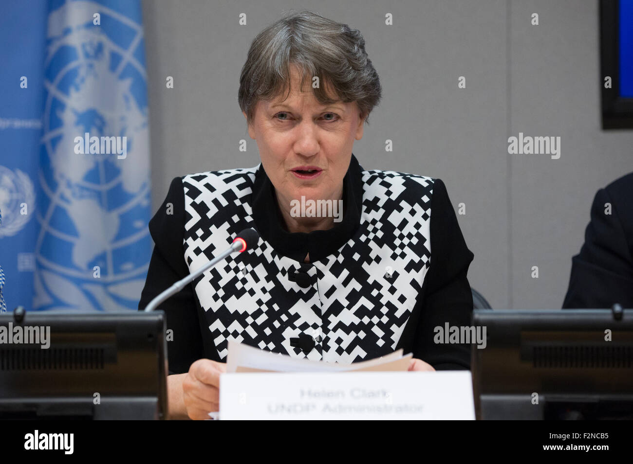 La città di New York, Stati Uniti. Xxi Sep, 2015. Helen Clark, amministratore del Programma delle Nazioni Unite per lo Sviluppo (UNDP), gli indirizzi di un briefing con la stampa per annunciare i vincitori del 2015 Equatore Premio, che verrà assegnato a 20 eccellenti locali e indigene iniziative comunitarie che si trovano ad avanzare soluzioni innovative per le persone, la natura e la comunità resiliente presso la sede delle Nazioni Unite a New York City. Credito: Luiz Rampelotto/Pacific Press/Alamy Live News Foto Stock