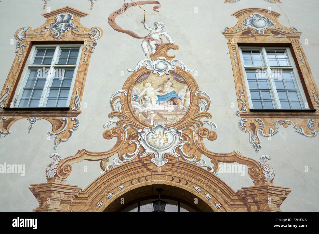 Parete dipinta, facciata, Benediktbeuern Abbey, Benediktbeuern, Alta Baviera, Baviera, Germania Foto Stock