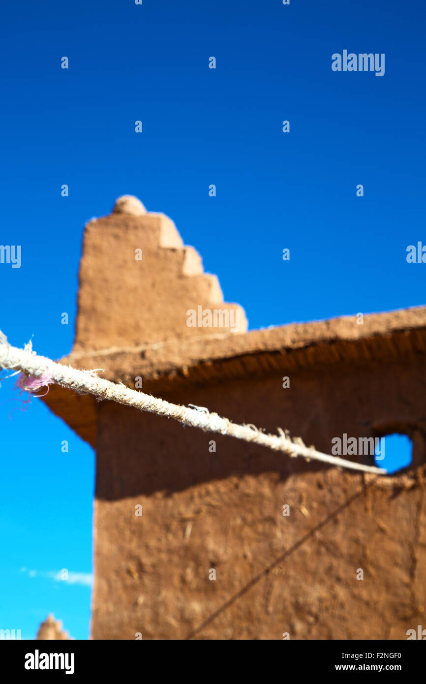 Vecchia marocchina e la parete in mattoni antica città Foto Stock