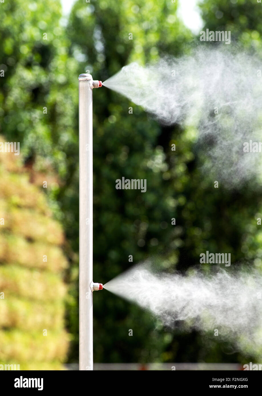 Outdoor vaporizzatore per rinfrescare la gente in estate Foto Stock