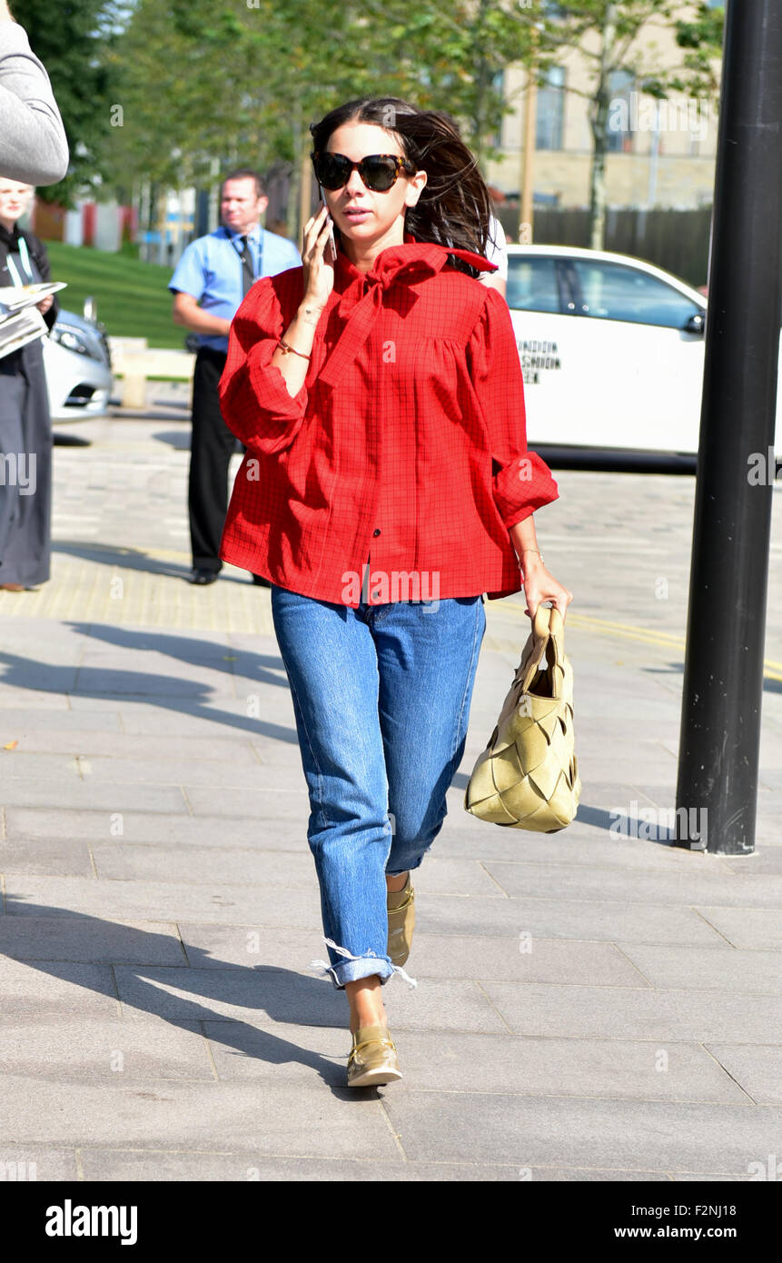 Blogger Natasha Goldenberg a camminare sulla strada durante la London Fashion Week - Settembre 20, 2015 - Foto: Pista Manhattan/Celine Gaille ***per solo uso editoriale*** Foto Stock