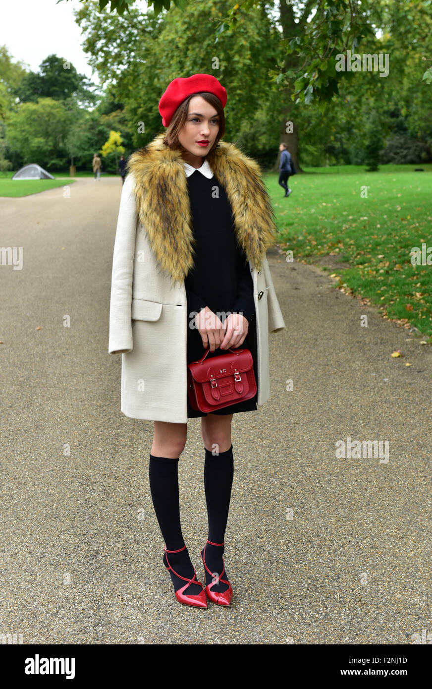 Modello e blogger Ella Catliff arrivando al Burberry pista visualizza durante la London Fashion Week - Settembre 21, 2015 - Foto: Pista Manhattan/Celine Gaille ***per solo uso editoriale*** Foto Stock