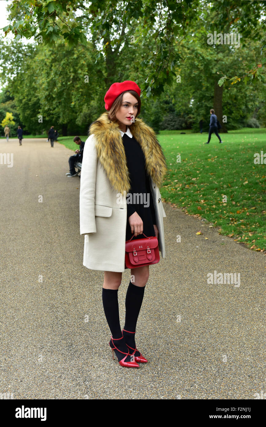 Modello e blogger Ella Catliff arrivando al Burberry pista visualizza durante la London Fashion Week - Settembre 21, 2015 - Foto: Pista Manhattan/Celine Gaille ***per solo uso editoriale*** Foto Stock