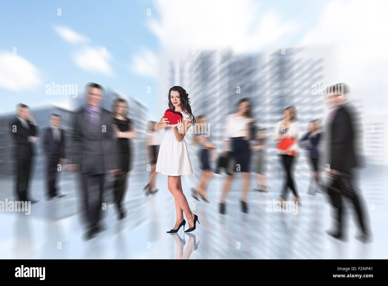 La gente sta camminando nella defocalizzata Big city Foto Stock