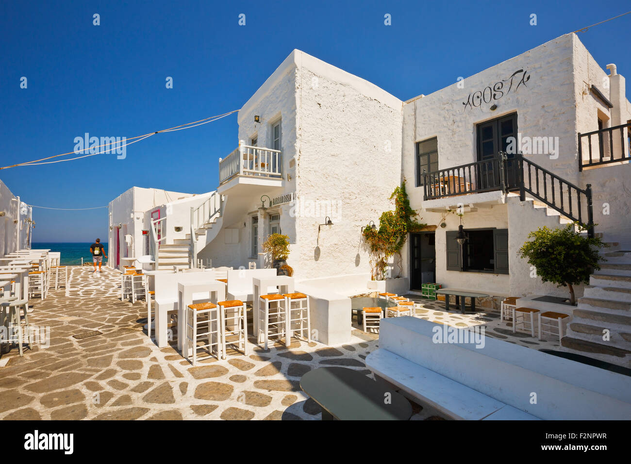 Coffee shop nel porto di Naousa villaggio sull isola di Paros, Grecia Foto Stock