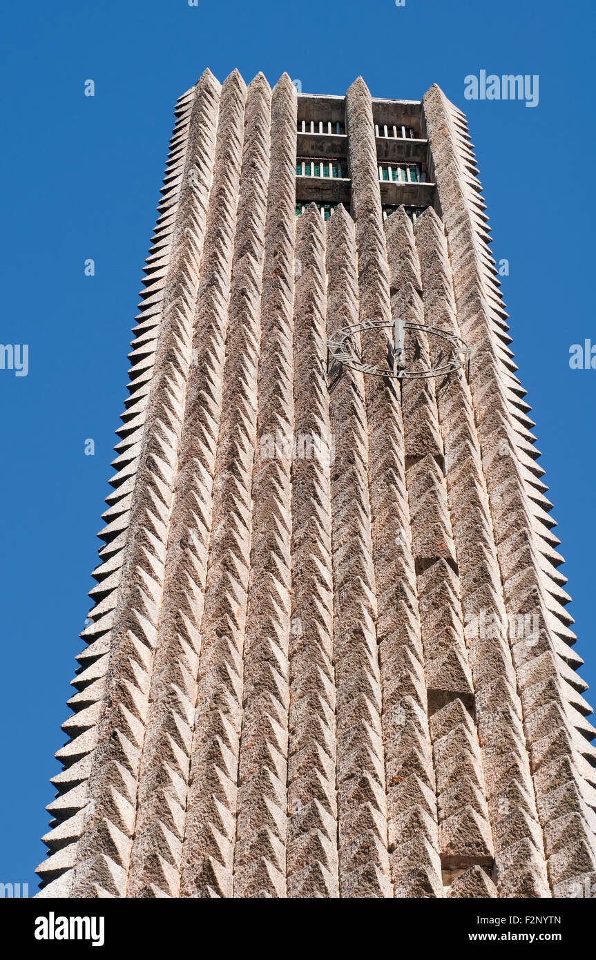 Torre campanaria del Santuario di Arantzazu. O ti. Gipuzkoa. Paese basco. Spagna. Foto Stock