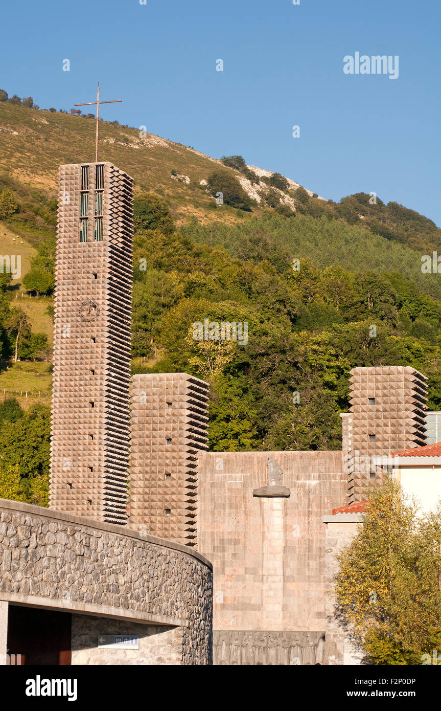 Vista del Santuario di Arantzazu. O ti. Gipuzkoa. Paese basco. Spagna. Foto Stock