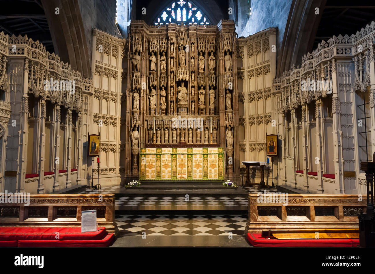 L'Altare Maggiore e Reredos nella chiesa cattedrale di San Nicola, Newcastle upon Tyne, England, Regno Unito Foto Stock