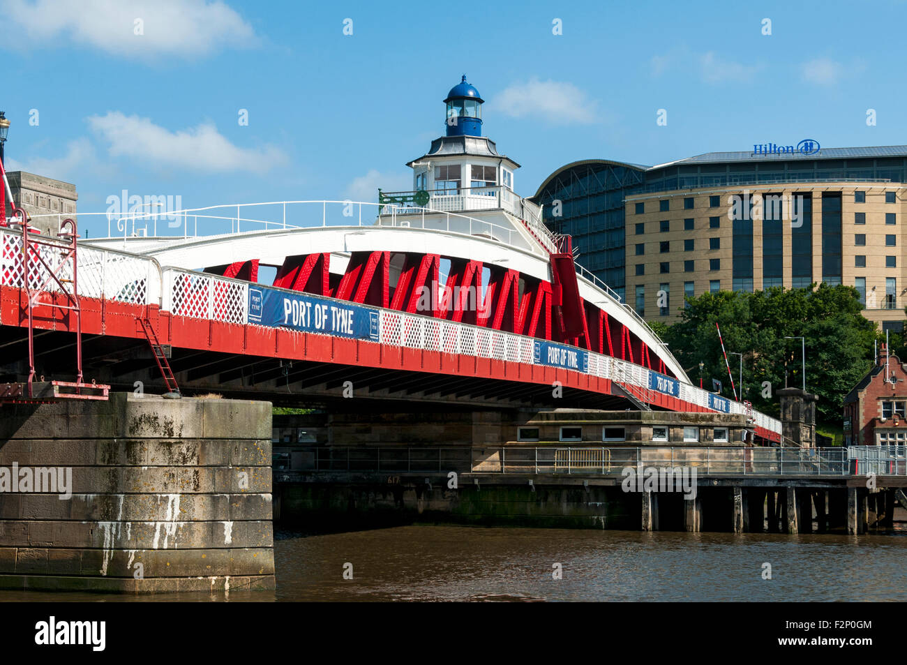 Il ponte girevole, Newcastle-Gateshead, Tyne and Wear, Inghilterra, Regno Unito. Foto Stock