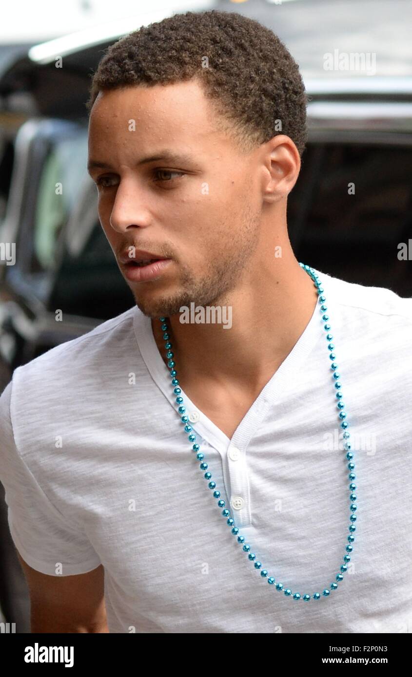New York, NY, STATI UNITI D'AMERICA. Xxi Sep, 2015. Steph Curry al arrivi per il Late Show con Stephen Colbert - MON, Ed Sullivan Theater, New York, NY, 21 settembre 2015. Credito: Kristin Callahan/Everett raccolta/Alamy Live News Foto Stock
