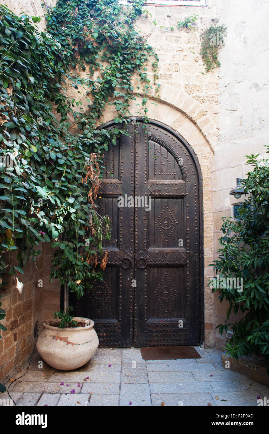 Medio Oriente: una porta in un cortile nella città vecchia di Jaffa, Tel Aviv Yafo, Israele Foto Stock