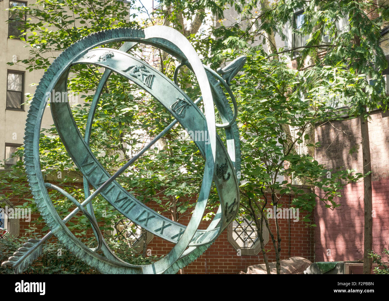 Sfera armillare Meridiana, Winston Churchill Square, Greenwich Village, New York, Stati Uniti d'America Foto Stock