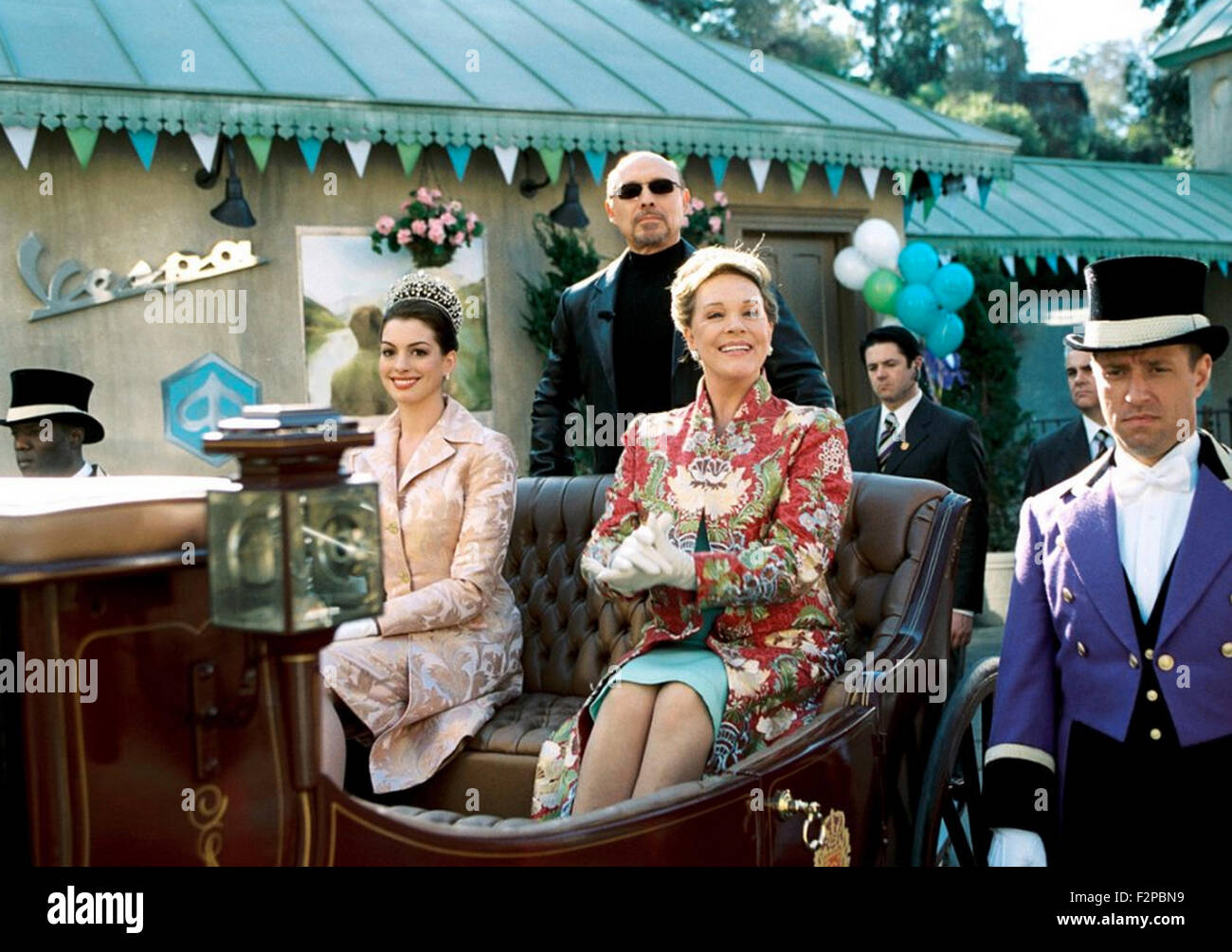 La principessa Diaries 2: IMPEGNO REALE 2004 Walt Disney Studios film con Anne Hathaway a sinistra e Julie Andrews Foto Stock