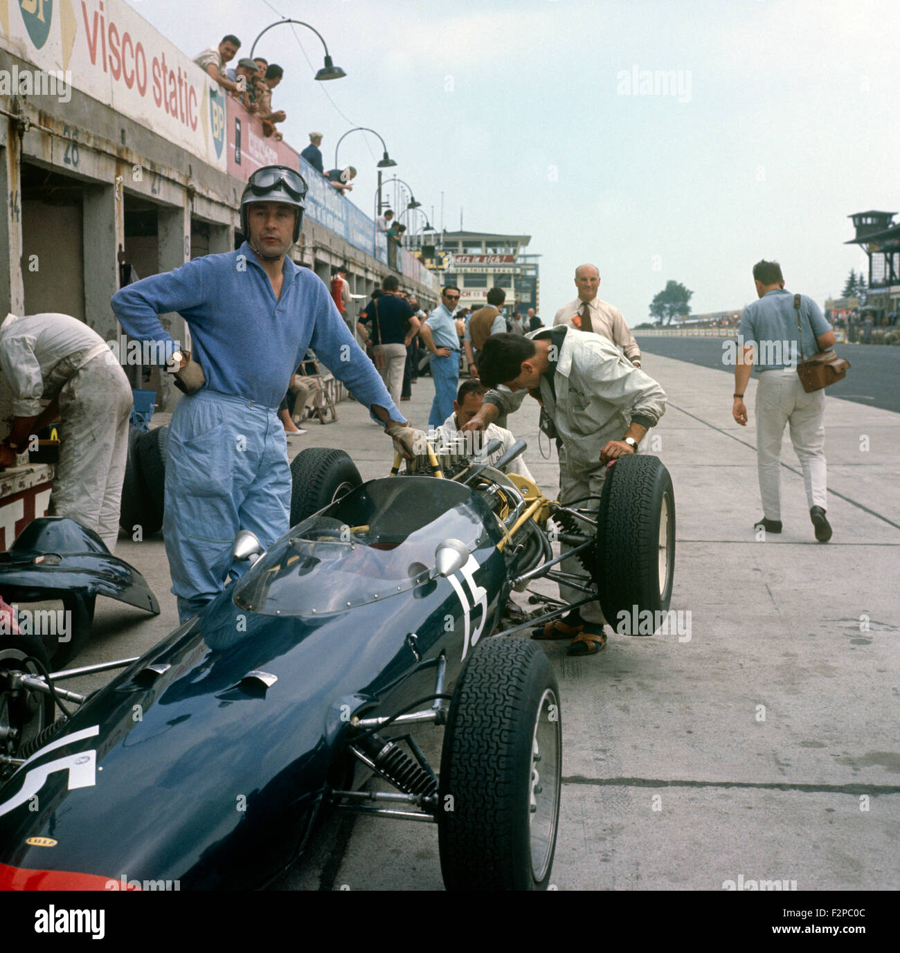 Anni sessanta BRM in pit-lane Foto Stock
