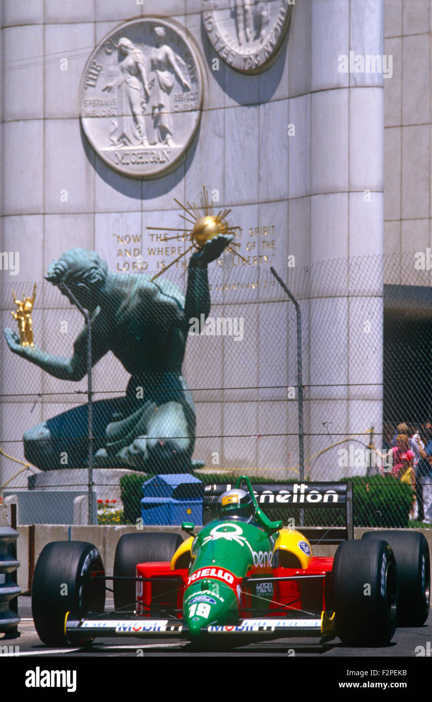 Teo Fabi nella sua Benetton Ford al Gran Premio degli USA a Detroit 1987 Foto Stock