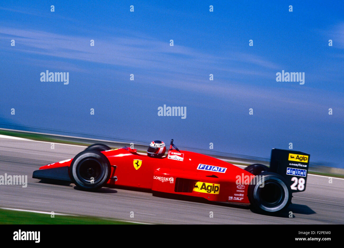 Gerhard Berger racing nella sua Ferrari 1987 Foto Stock
