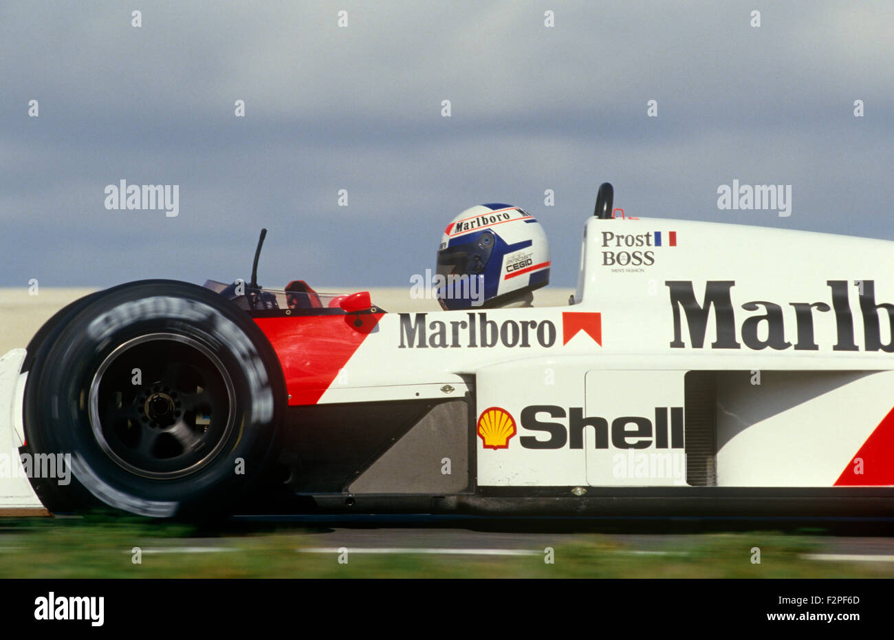 Alain Prost nella sua McLaren TAG Porsche 1987 Foto Stock