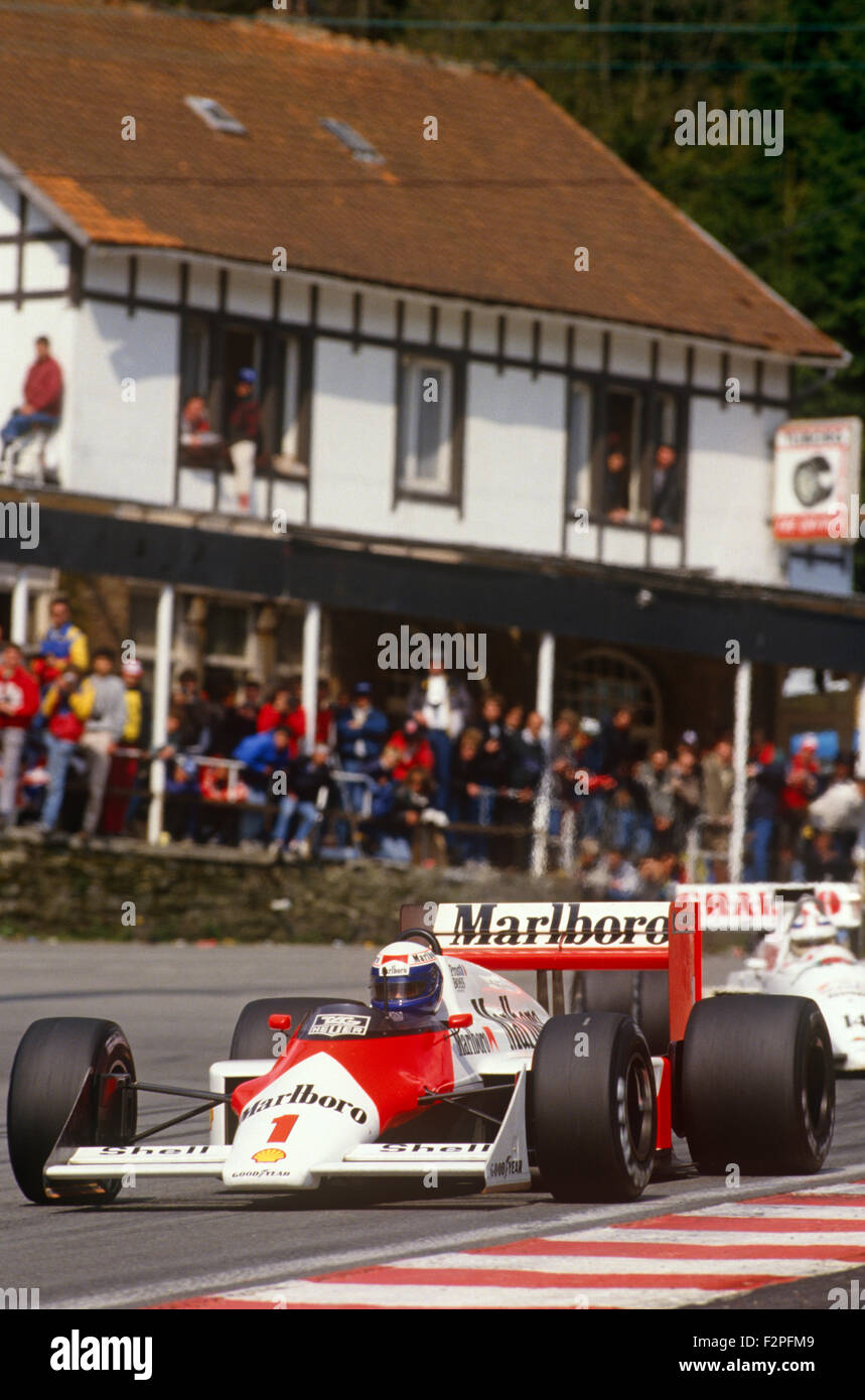 Alain Prost nella sua McLaren nel GP del Belgio a Spa 1987 Foto Stock
