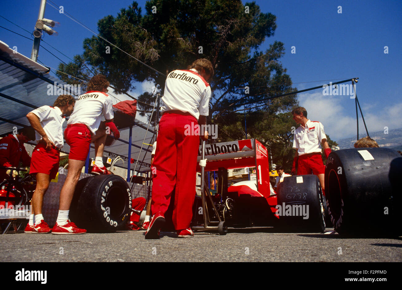 Alain Prost McLaren TAG Porsche in box 1987 Foto Stock